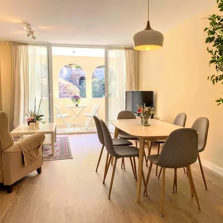 Homely Obispo Con Parking Apartment *
